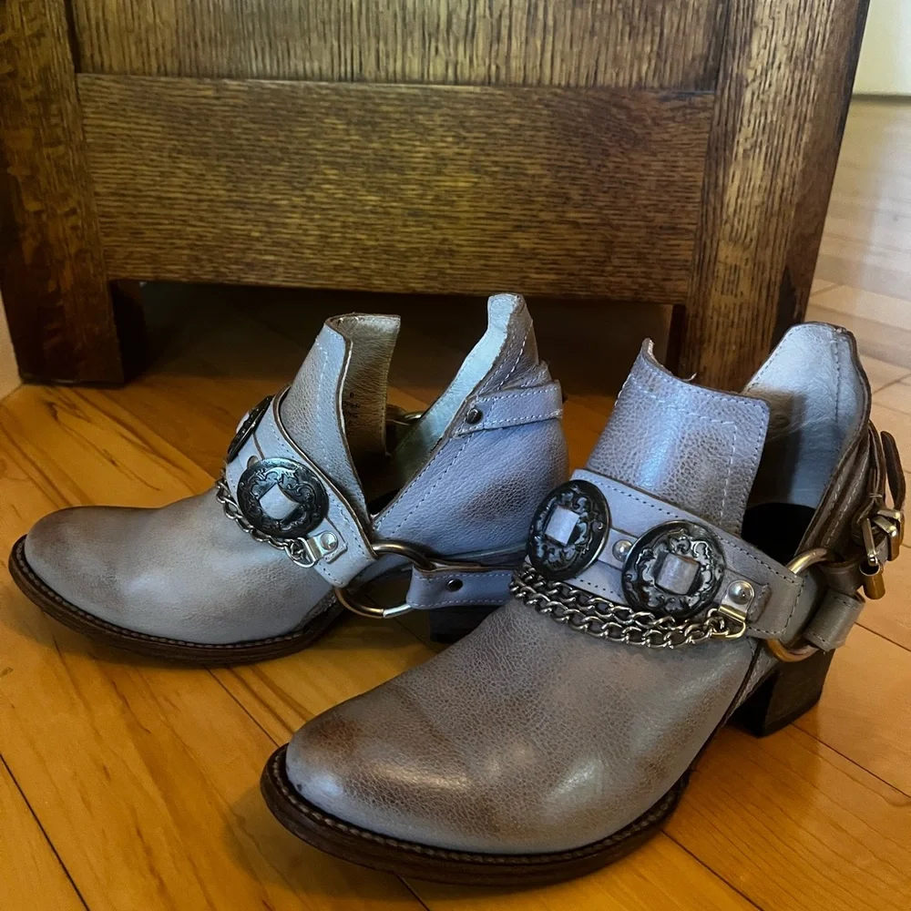 Freebird Mystic Boho Cowgirl Western Conches Brown Taupe Boots Booties, Size 6 - Picture 2 of 10